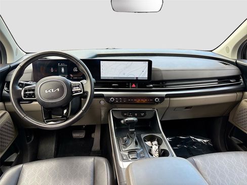 Used 2025 Kia Carnival FWD image 23