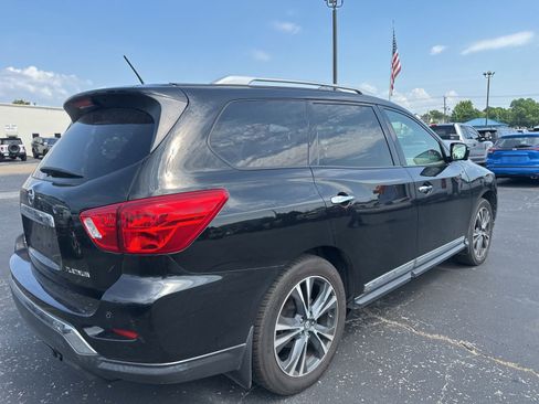 Used 2017 Nissan Pathfinder Platinum w/ Family Entertainment Package FWD image 3