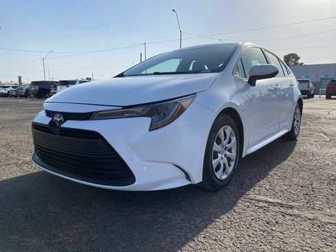 Used 2024 Toyota Corolla LE FWD image 2