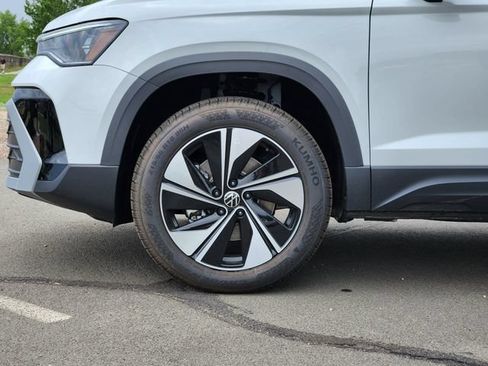 New 2026 Volkswagen Taos SE AWD/4WD image 8