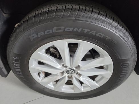 Used 2023 Toyota Corolla Cross LE image 11