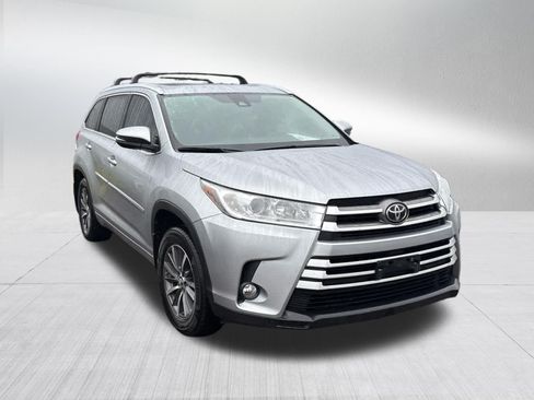 Used 2017 Toyota Highlander XLE AWD/4WD image 13