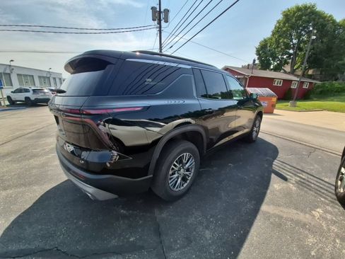 Used 2024 Chevrolet Traverse LT AWD/4WD image 7