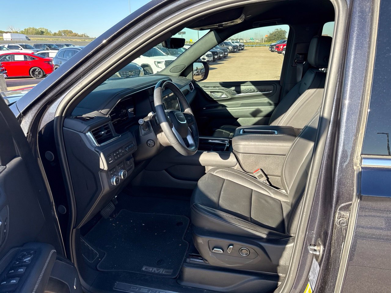 Used 2024 GMC Yukon Denali w/ Advanced Technology Package AWD/4WD image 20