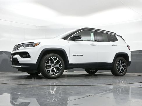 Used 2025 Jeep Compass Limited AWD/4WD image 45