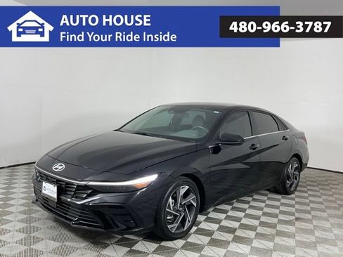 Used 2025 Hyundai Elantra SEL FWD image 1
