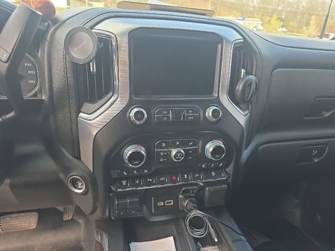 Used 2022 GMC Sierra 2500 SLT w/ SLT Premium Package AWD/4WD image 9