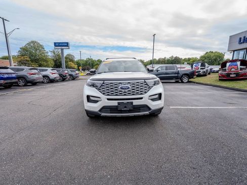 Used 2020 Ford Explorer Platinum w/ Premium Technology Package image 2