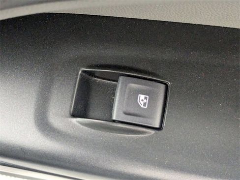 Used 2022 Chevrolet Colorado W/T w/ WT Convenience Package image 32