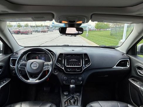 Used 2019 Jeep Cherokee Limited w/ Luxury Group AWD/4WD image 18