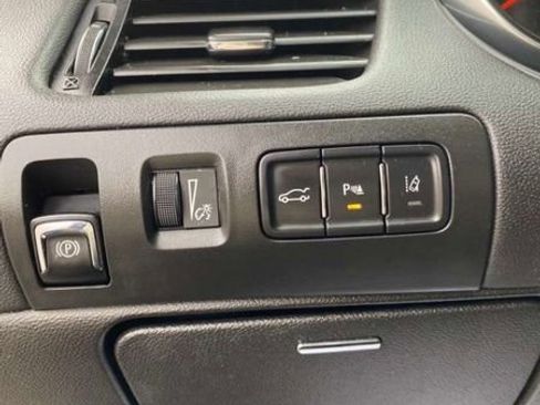 Used 2017 Chevrolet Impala LT w/ Convenience Package image 16