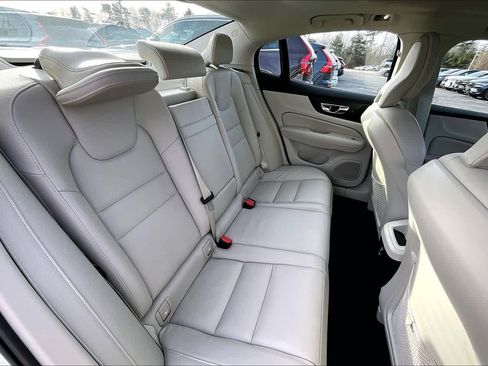 Used 2019 Volvo S60 T6 Momentum image 18