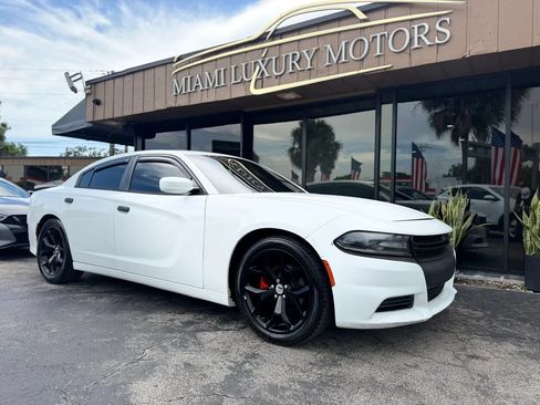 Used 2015 Dodge Charger SE w/ Popular Equipment Group RWD image 3
