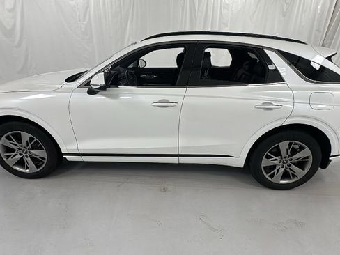 Used 2025 Genesis GV70 3.5T Sport image 6