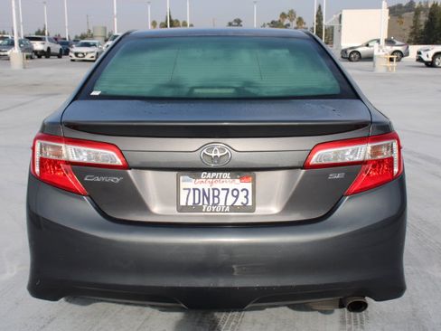 Used 2014 Toyota Camry SE image 4