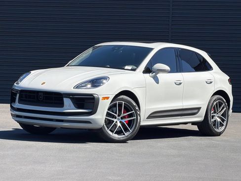 Certified 2023 Porsche Macan S AWD/4WD image 2