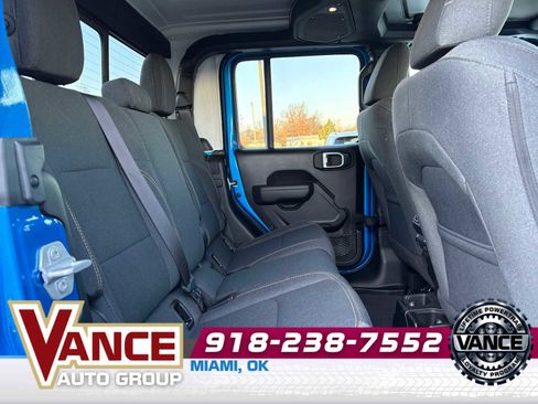 Used 2025 Jeep Gladiator Sport image 17