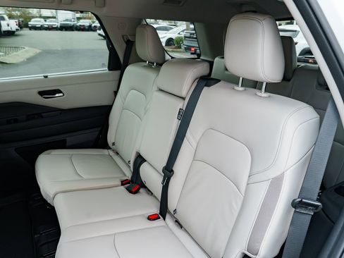 New 2025 Nissan Pathfinder SL image 21
