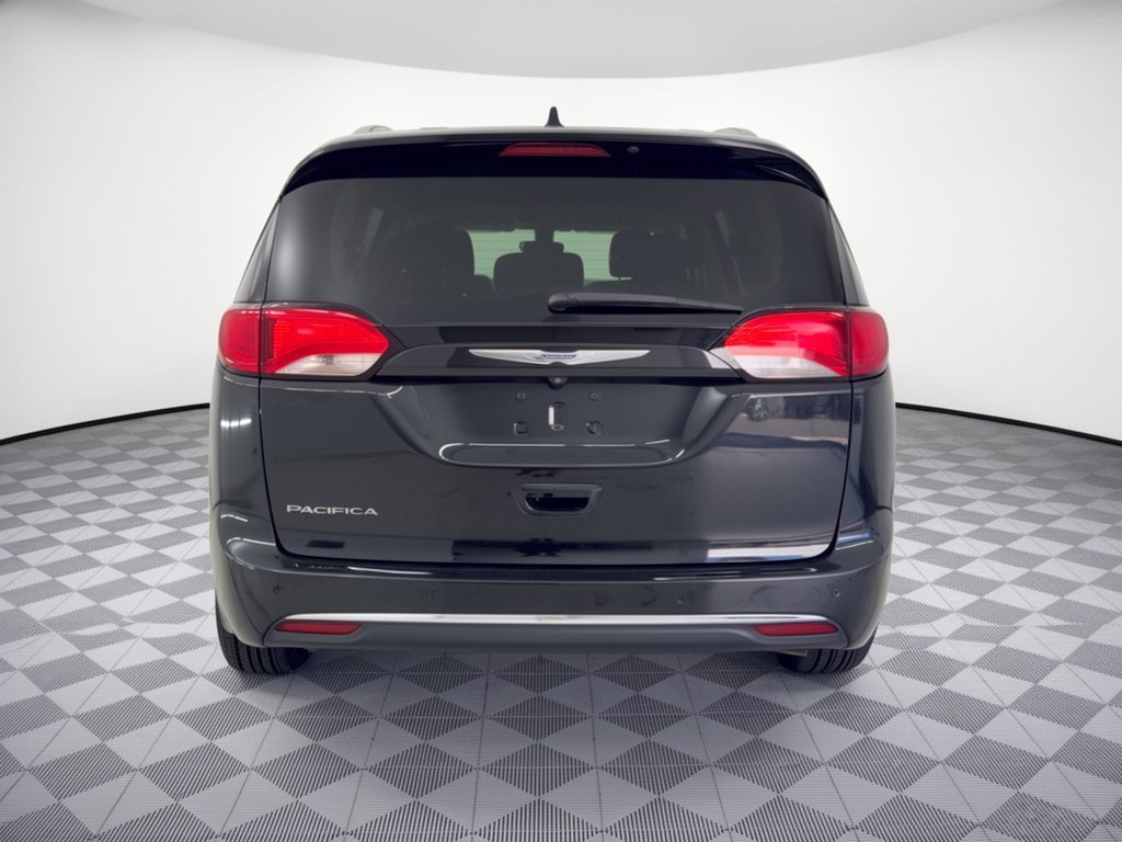 Used 2019 Chrysler Pacifica Touring-L FWD image 11