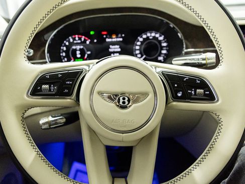 Used 2026 Bentley Flying Spur Plug-In Hybrid image 34