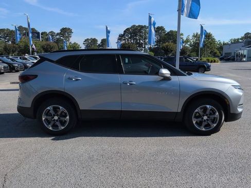 Used 2023 Chevrolet Blazer LT w/ Convenience Package FWD image 2