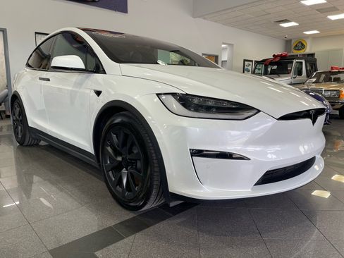 Used 2023 Tesla Model X Plaid image 6