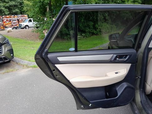 Used 2019 Subaru Outback 2.5i Premium AWD/4WD image 28