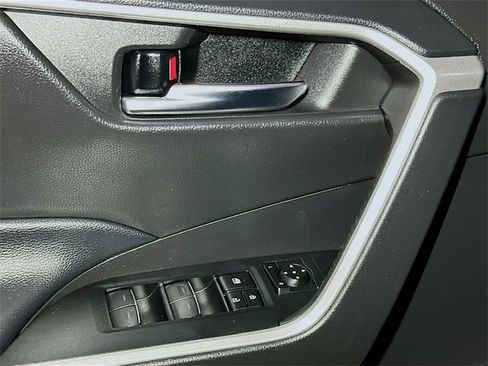 Used 2023 Toyota RAV4 AWD Hybrid image 9