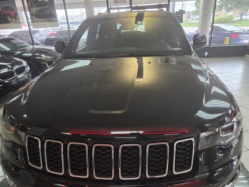 Used 2018 Jeep Grand Cherokee Laredo AWD/4WD image 38