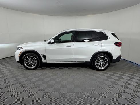 Certified 2024 BMW X5 sDrive40i w/ Premium Package image 2