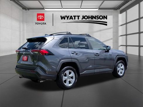 Used 2019 Toyota RAV4 XLE w/ Convenience Package AWD/4WD image 3