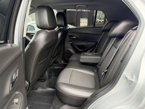 Used 2017 Chevrolet Trax LT w/ LT Convenience Package AWD/4WD image 15