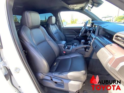 Used 2025 Toyota Tacoma TRD Sport AWD/4WD image 16