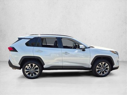 Used 2023 Toyota RAV4 XLE Premium image 4