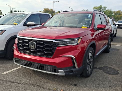 Used 2023 Honda Pilot Touring image 3