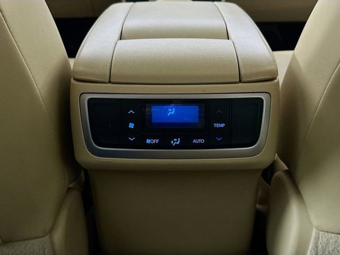 Used 2016 Toyota Highlander XLE image 32