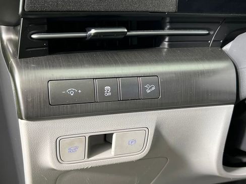 Used 2024 Hyundai Kona Limited image 22