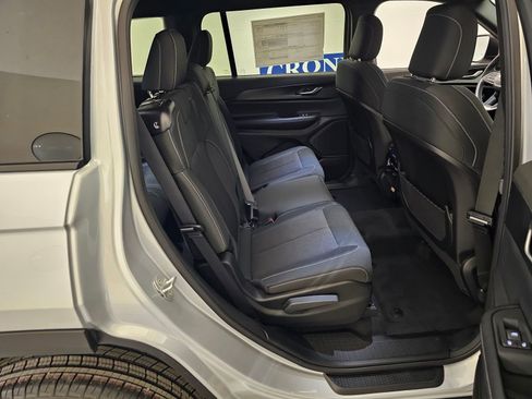 New 2025 Jeep Grand Cherokee L Laredo w/ Luxury Tech Group I AWD/4WD image 34