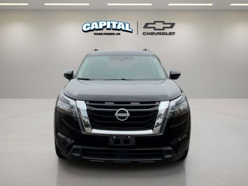 Used 2024 Nissan Pathfinder SV image 8