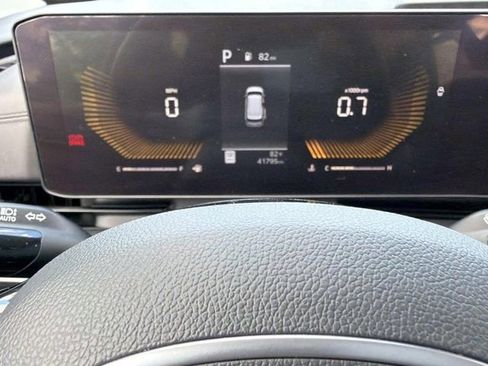 Used 2025 Kia Carnival FWD image 26
