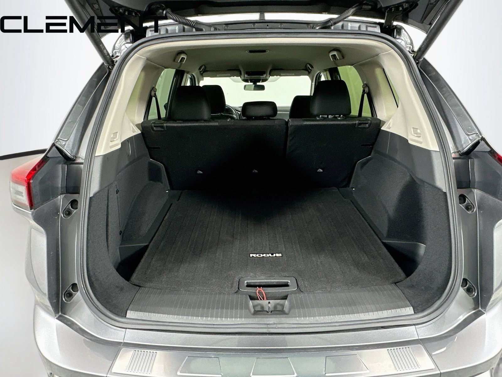 Used 2024 Nissan Rogue SV AWD/4WD image 11