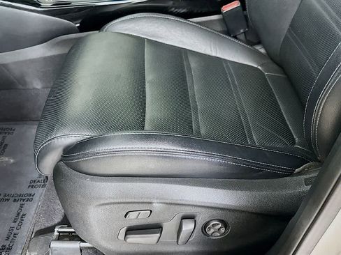 Used 2019 Kia Sorento SX image 31