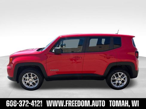Used 2023 Jeep Renegade Latitude AWD/4WD image 2