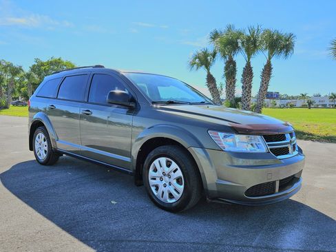 Used 2017 Dodge Journey SE image 3