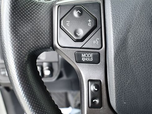 Used 2017 Toyota Tacoma TRD Off-Road w/ Tow Package (A/T) AWD/4WD image 30
