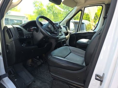 Used 2025 RAM ProMaster 2500 w/ Convenience Group FWD image 9