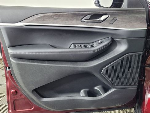 New 2025 Jeep Grand Cherokee Limited image 13