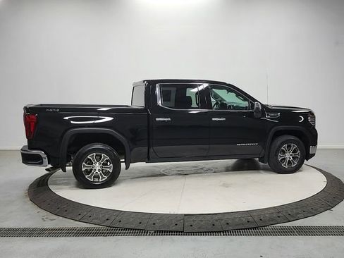 Used 2025 GMC Sierra 1500 SLT image 8