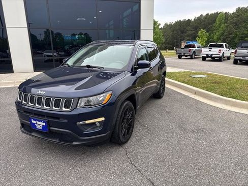 Used 2019 Jeep Compass Latitude AWD/4WD image 1