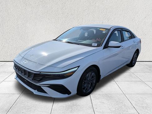 Used 2024 Hyundai Elantra SEL image 7